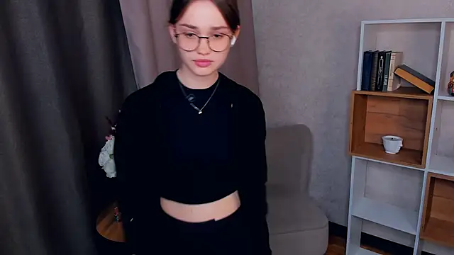 Snapshot of CherlynVannah chatting on October 26, 5:57 am CherlynVannah online show from October 26, 5:57 am