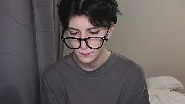 Oliver star boy  online show from October 28, 5:15 pm