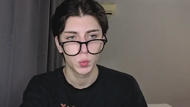 Oliver star boy  online show from November 4, 5:34 pm