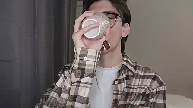 Oliver star boy  online show from November 8, 5:34 pm