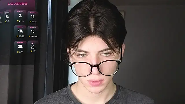 Oliver star boy  online show from November 28, 11:46 am