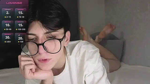 Oliver star boy  online show from December 21, 10:28 pm