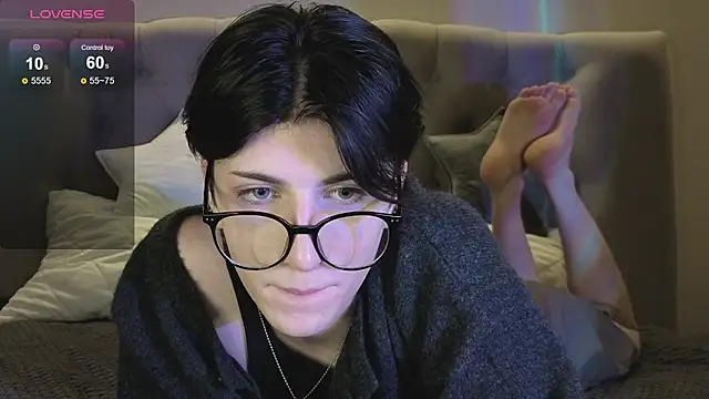 Oliver star boy  online show from February 5, 9:52 pm