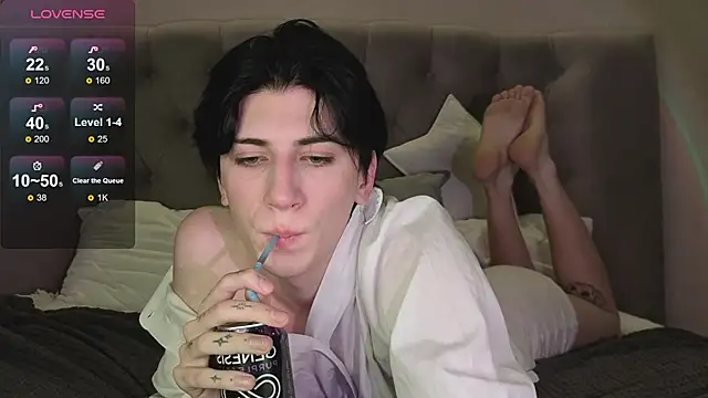 Oliver star boy  online show from February 20, 5:35 pm