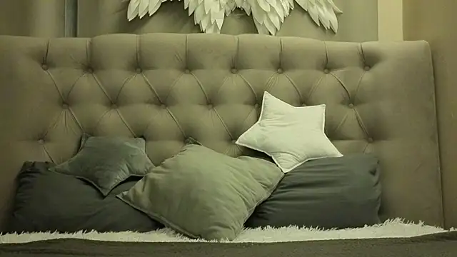 Oliver star boy  online show from April 8, 7:47 pm