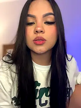 Snapshot of amber_white15 chatting on November 4, 11:15 pm amber white15 online show from November 4, 11:15 pm