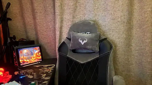 Snapshot of Softixq chatting on October 30, 1:56 pm Softixq online show from October 30, 1:56 pm