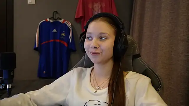 Snapshot of Softixq chatting on November 18, 3:38 pm Softixq online show from November 18, 3:38 pm