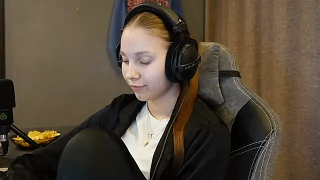 Snapshot of Softixq chatting on November 23, 2:28 pm Softixq online show from November 23, 2:28 pm