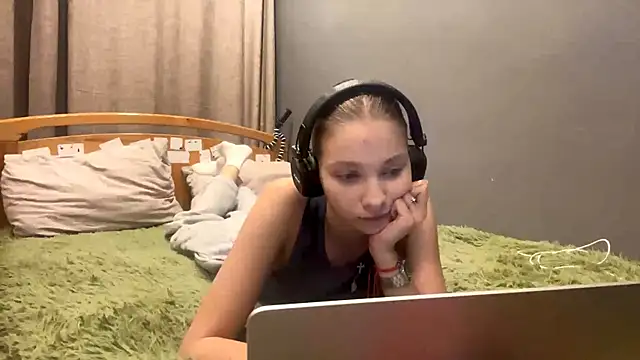 Snapshot of Softixq chatting on December 3, 3:54 pm Softixq online show from December 3, 3:54 pm