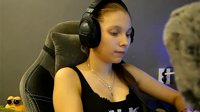 Snapshot of Softixq chatting on December 16, 4:12 pm Softixq online show from December 16, 4:12 pm