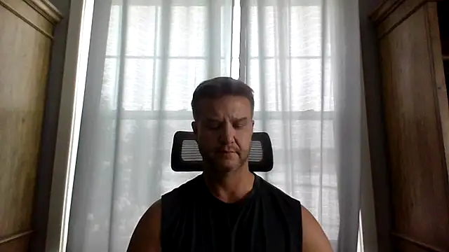 Snapshot of 45andfit1 chatting on December 15, 4:11 pm 45andfit1 online show from December 15, 4:11 pm