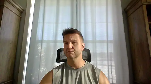 Snapshot of 45andfit1 chatting on December 16, 2:33 pm 45andfit1 online show from December 16, 2:33 pm