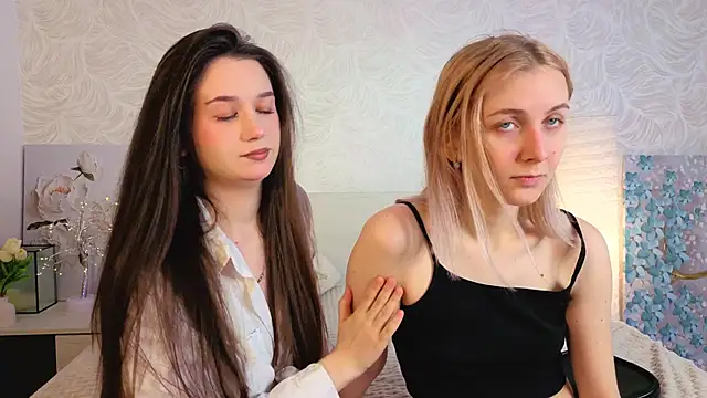 Snapshot of betweenUse chatting on December 5, 3:59 am betweenUse online show from December 5, 3:59 am