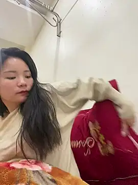 Bee Yellow00 online show from February 4, 4:51 am