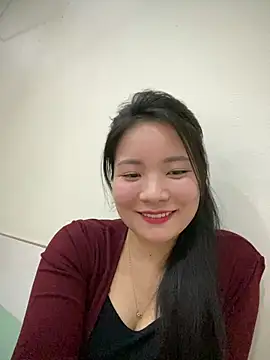 Snapshot of Bee_Yellow00 chatting on March 4, 4:40 am Bee Yellow00 online show from March 4, 4:40 am