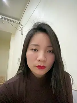 Snapshot of Bee_Yellow00 chatting on March 5, 4:41 am Bee Yellow00 online show from March 5, 4:41 am