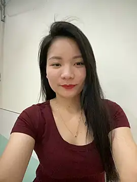 Snapshot of Bee_Yellow00 chatting on March 6, 4:42 am Bee Yellow00 online show from March 6, 4:42 am