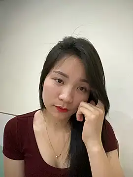 Snapshot of Bee_Yellow00 chatting on March 7, 4:53 am Bee Yellow00 online show from March 7, 4:53 am