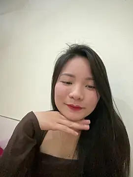 Snapshot of Bee_Yellow00 chatting on March 11, 4:51 am Bee Yellow00 online show from March 11, 4:51 am