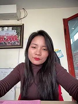 Snapshot of Bee_Yellow00 chatting on March 12, 3:01 am Bee Yellow00 online show from March 12, 3:01 am