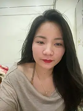 Snapshot of Bee_Yellow00 chatting on March 23, 4:27 am Bee Yellow00 online show from March 23, 4:27 am