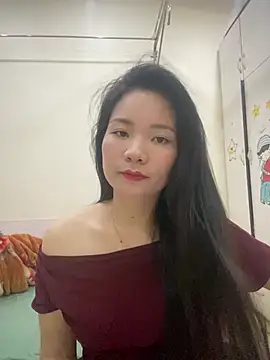 Snapshot of Bee_Yellow00 chatting on March 26, 5:57 am Bee Yellow00 online show from March 26, 5:57 am