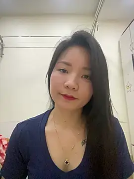 Snapshot of Bee_Yellow00 chatting on March 30, 5:08 am Bee Yellow00 online show from March 30, 5:08 am