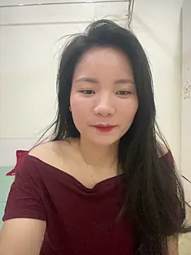 Snapshot of Bee_Yellow00 chatting on March 31, 4:57 am Bee Yellow00 online show from March 31, 4:57 am