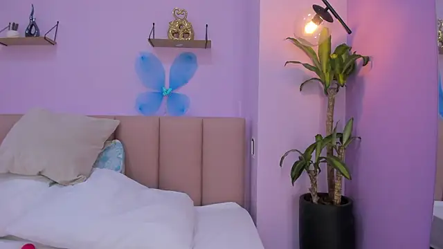 Snapshot of sienna_mg chatting on November 27, 12:07 pm sienna mg online show from November 27, 12:07 pm