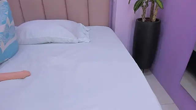 Snapshot of sienna_mg chatting on November 28, 11:57 am sienna mg online show from November 28, 11:57 am