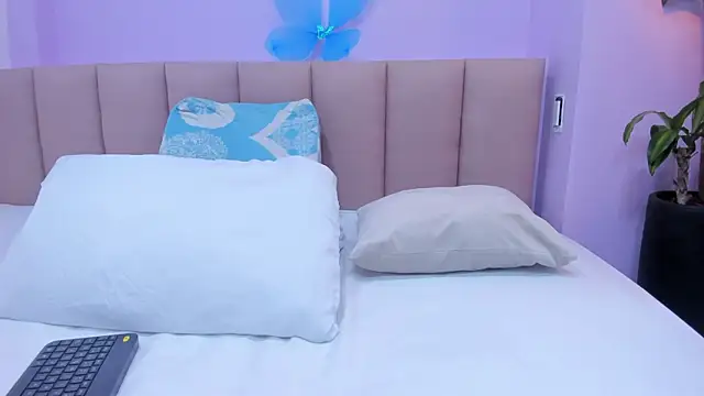 Snapshot of sienna_mg chatting on November 29, 11:57 am sienna mg online show from November 29, 11:57 am