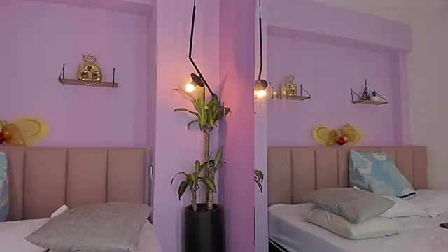 Snapshot of sienna_mg chatting on December 5, 12:36 pm sienna mg online show from December 5, 12:36 pm