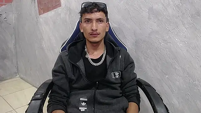 Snapshot of SavageLover_ chatting on December 16, 4:39 am SavageLover online show from December 16, 4:39 am