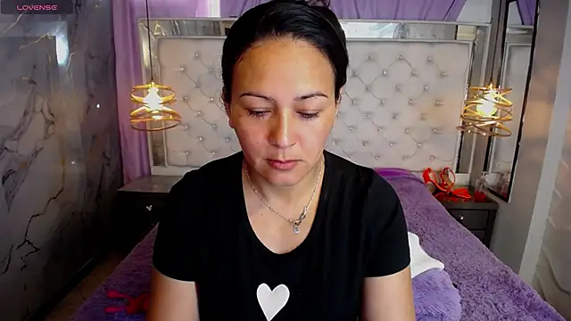 Snapshot of Melissa-roberts chatting on November 15, 2:02 pm Melissa-roberts online show from November 15, 2:02 pm