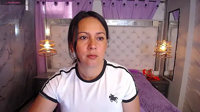 Snapshot of Melissa-roberts chatting on November 18, 8:24 pm Melissa-roberts online show from November 18, 8:24 pm