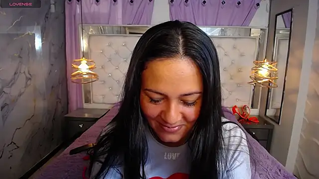 Snapshot of Melissa-roberts chatting on November 21, 7:56 pm Melissa-roberts online show from November 21, 7:56 pm