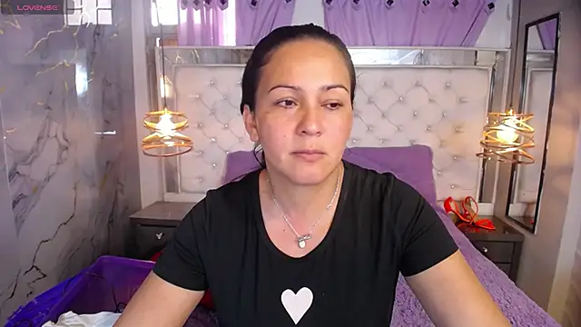 Snapshot of Melissa-roberts chatting on December 2, 7:09 pm Melissa-roberts online show from December 2, 7:09 pm