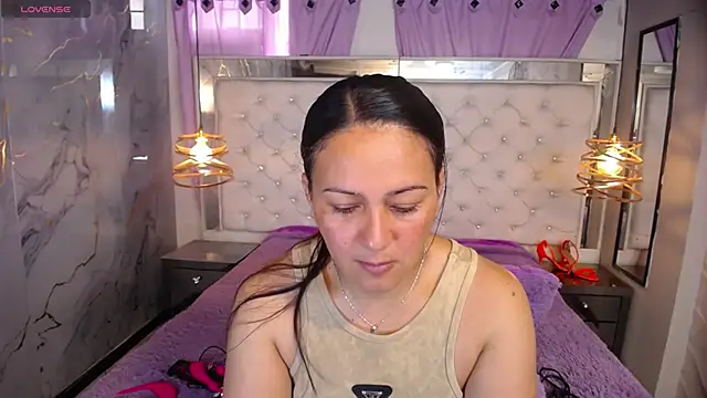 Snapshot of Melissa-roberts chatting on December 3, 5:33 pm Melissa-roberts online show from December 3, 5:33 pm