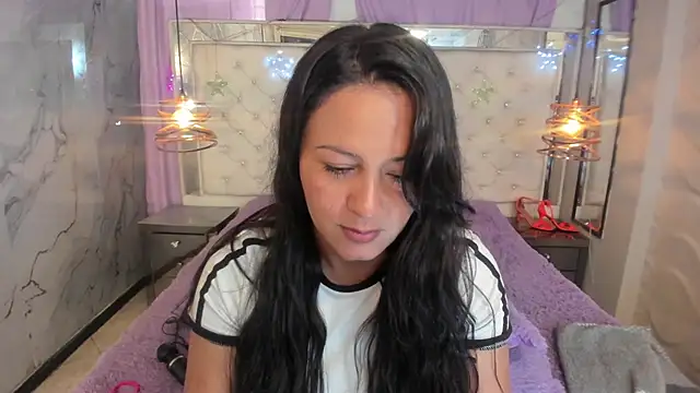 Snapshot of Melissa-roberts chatting on December 16, 3:39 pm Melissa-roberts online show from December 16, 3:39 pm