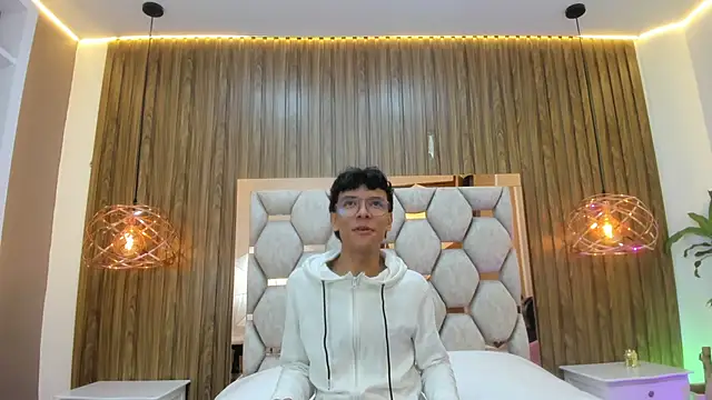 Snapshot of adams_bobby chatting on June 6, 11:26 am adams bobby online show from June 6, 11:26 am