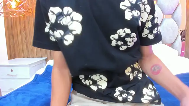 Snapshot of adams_bobby chatting on June 11, 11:19 am adams bobby online show from June 11, 11:19 am