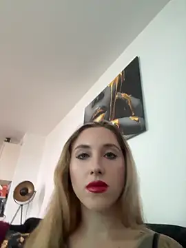 Snapshot of LaraHorneyy chatting on October 26, 8:31 am LaraHorneyy online show from October 26, 8:31 am