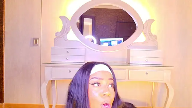 Snapshot of loana_vegas chatting on June 19, 4:11 pm loana vegas online show from June 19, 4:11 pm