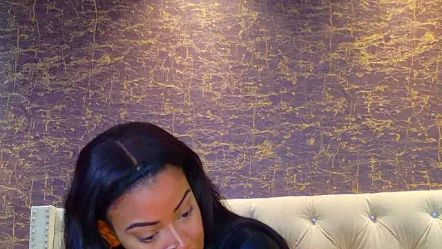 Snapshot of loana_vegas chatting on June 20, 4:10 pm loana vegas online show from June 20, 4:10 pm