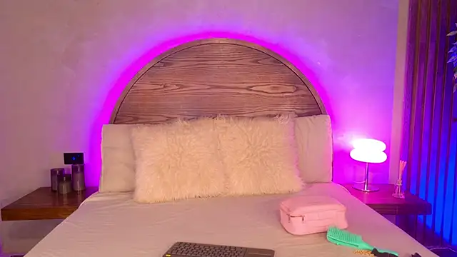 Snapshot of loana_vegas chatting on July 9, 4:11 pm loana vegas online show from July 9, 4:11 pm