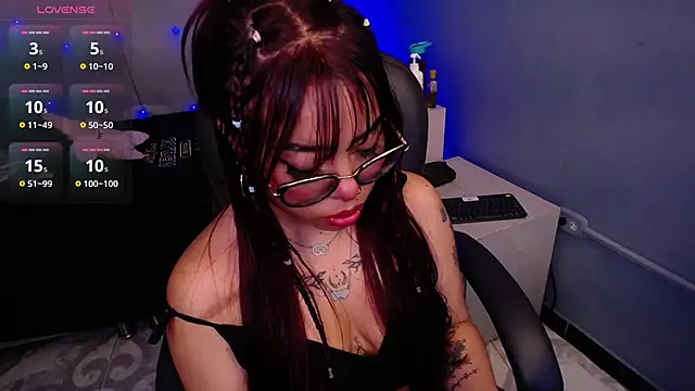 Snapshot of LittleNathy_ chatting on November 1, 11:45 am LittleNathy online show from November 1, 11:45 am