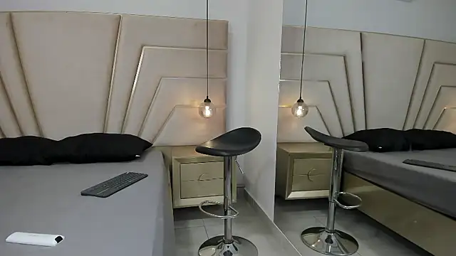 Snapshot of MaroxCute chatting on November 11, 11:21 am MaroxCute online show from November 11, 11:21 am