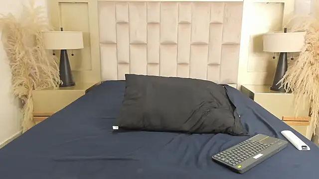 Snapshot of MaroxCute chatting on November 24, 7:02 pm MaroxCute online show from November 24, 7:02 pm