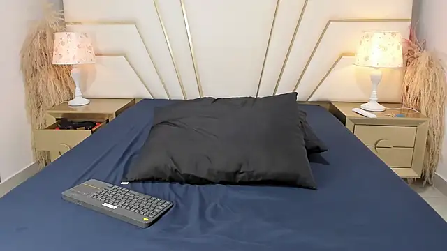 Snapshot of MaroxCute chatting on November 25, 11:27 pm MaroxCute online show from November 25, 11:27 pm